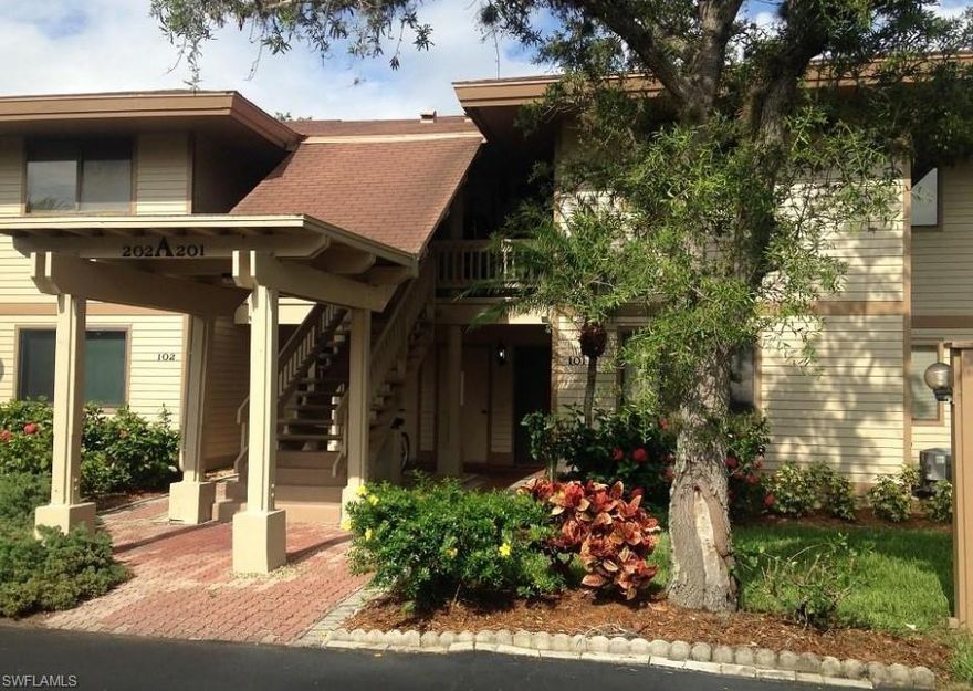 Wonderfully updated condo minutes to the beach