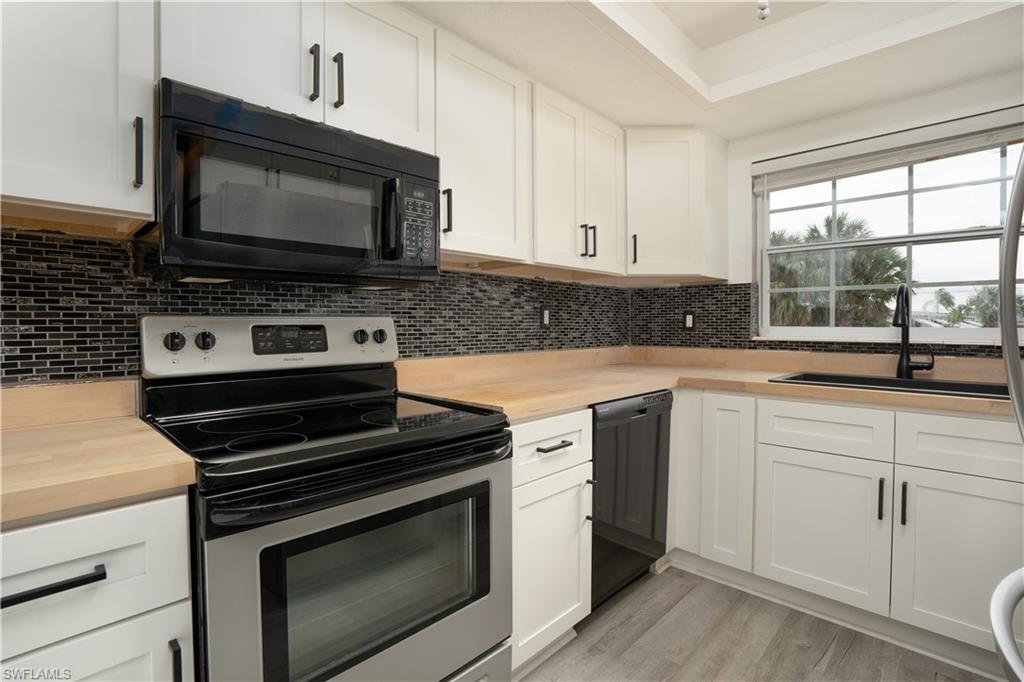 FOXMOOR CONDO - Residential