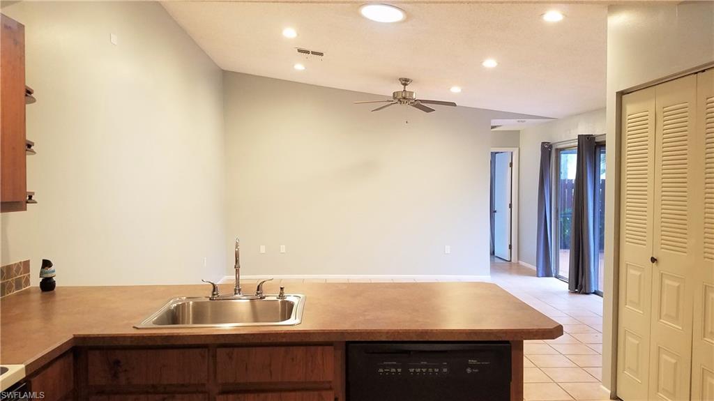 FOXMOOR LAKES - Residential