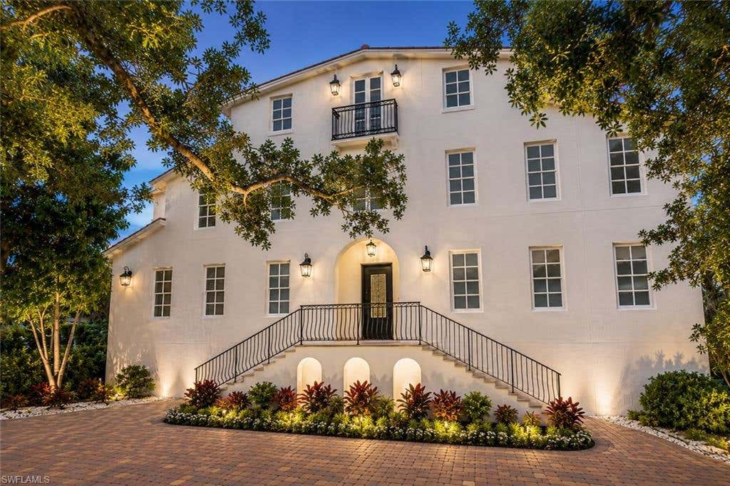Photo of 1160 8th ST S, NAPLES, FL 34102 (MLS # 225064774)