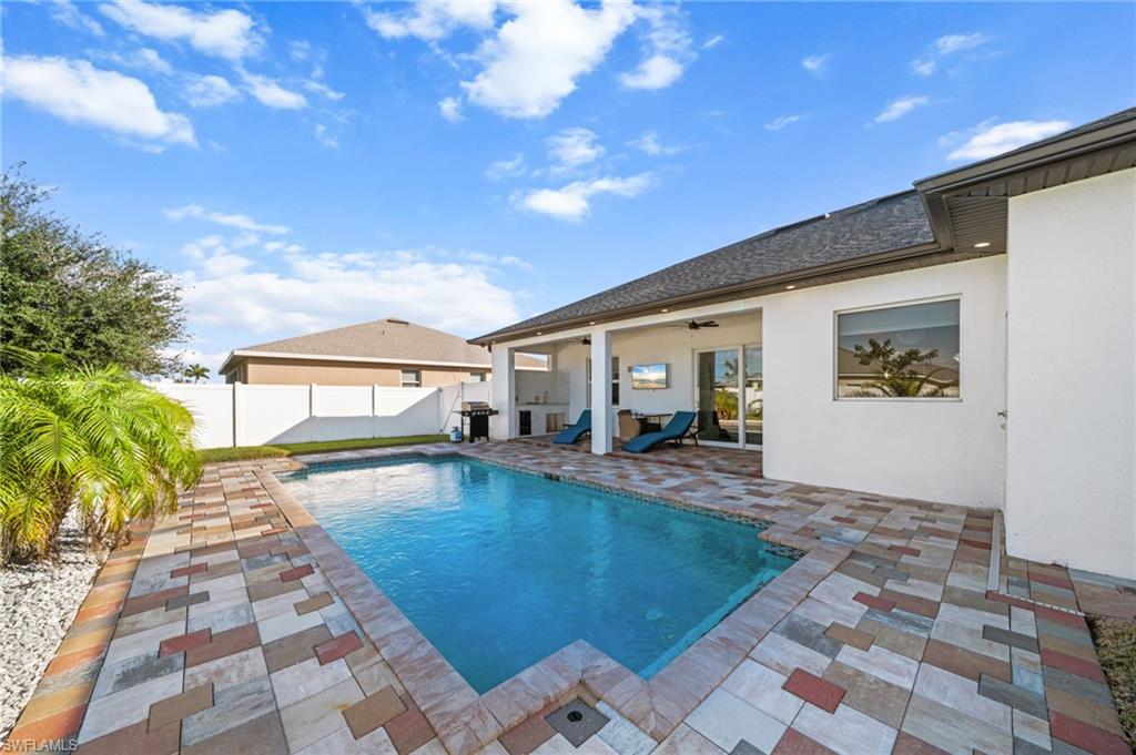 325 Tropicana PKWY E