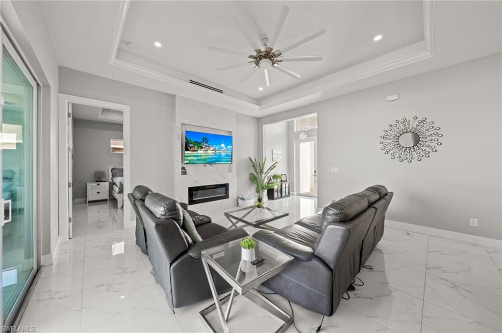 325 Tropicana PKWY E