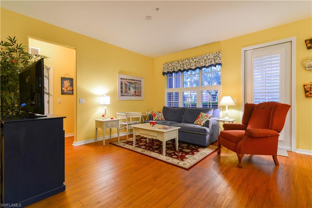 ROYAL POINTE - Residential