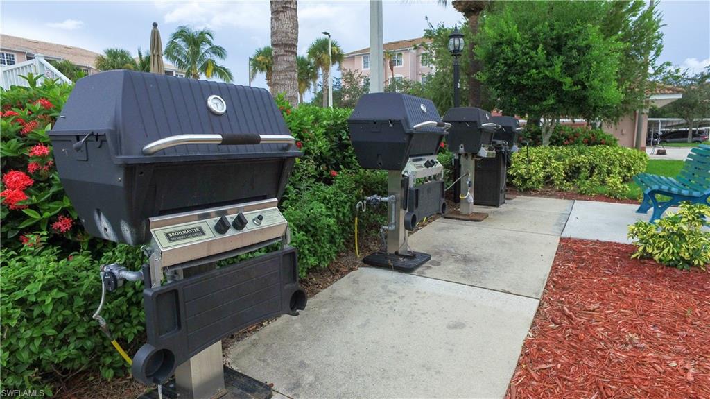 ROYAL POINTE - Residential