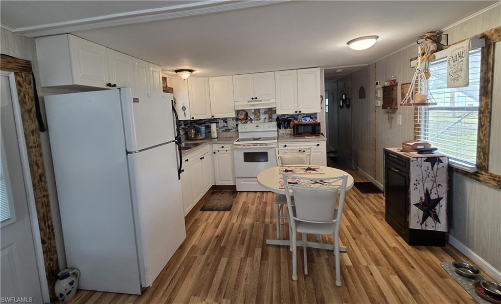 LAZY DAYS MOBILE VILLAGE - Residential