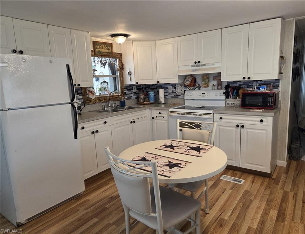 LAZY DAYS MOBILE VILLAGE - Residential