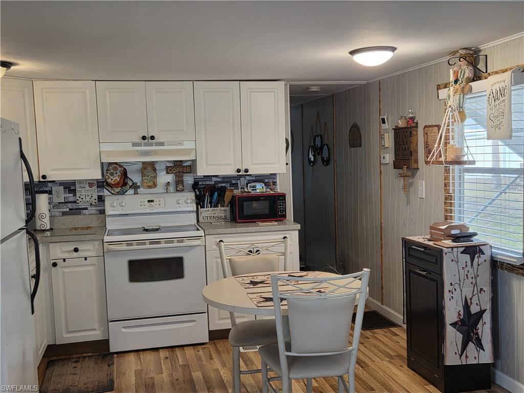 LAZY DAYS MOBILE VILLAGE - Residential