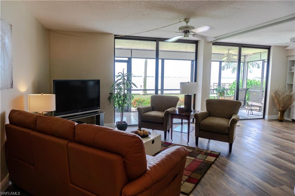 SCHOONER BAY - Residential