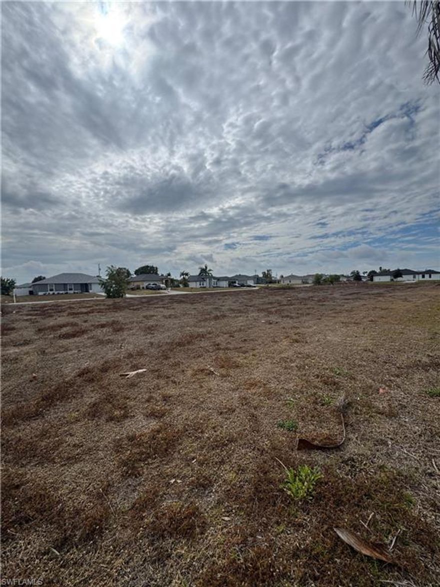 Excellent buildable lot located in a rapidly growing area of Cape Coral. All assessments are fully paid, representing significant savings for the buyer. Ideal for building a primary residence or an investment property. Area with strong demand and solid long-term appreciation potential. Conveniently located near main roads, shopping, and new residential developments.