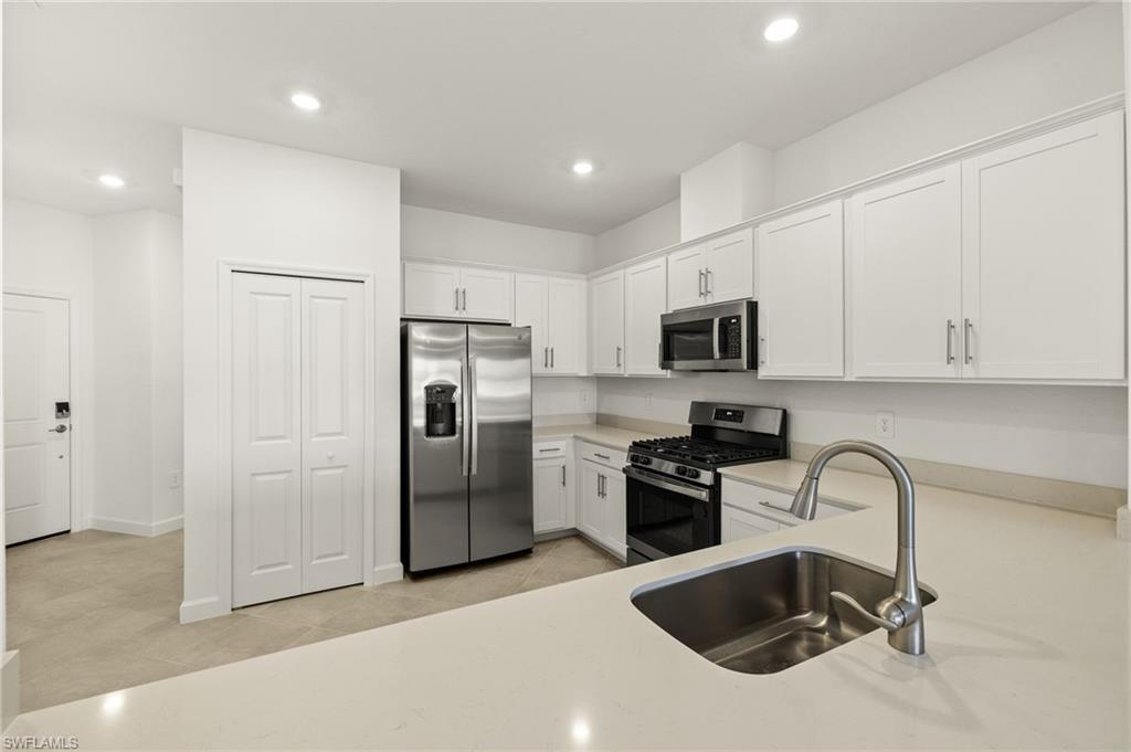 TUCKERS COVE - Residential Lease