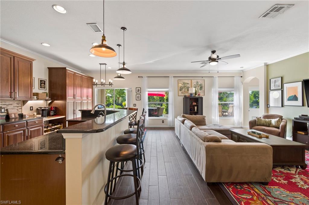 PROMENADE WEST - Residential