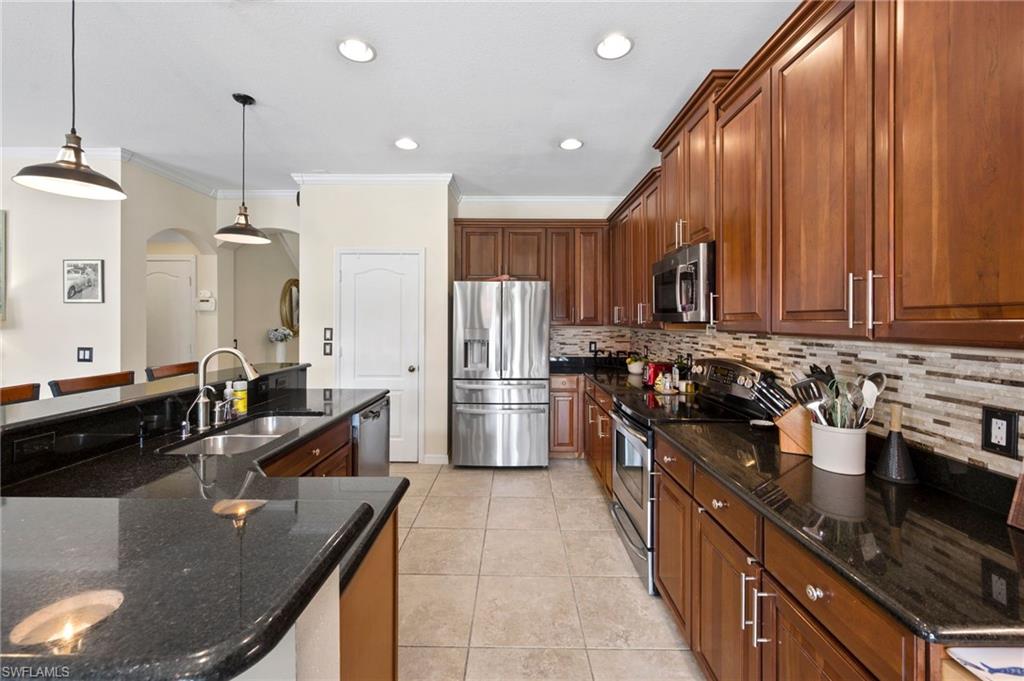 PROMENADE WEST - Residential