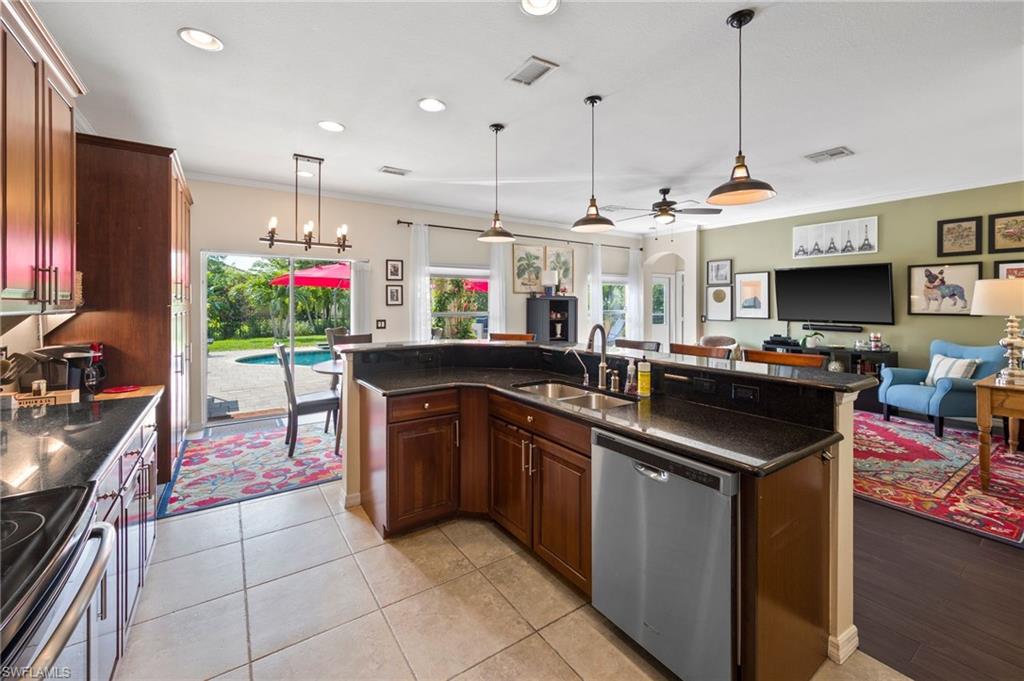 PROMENADE WEST - Residential