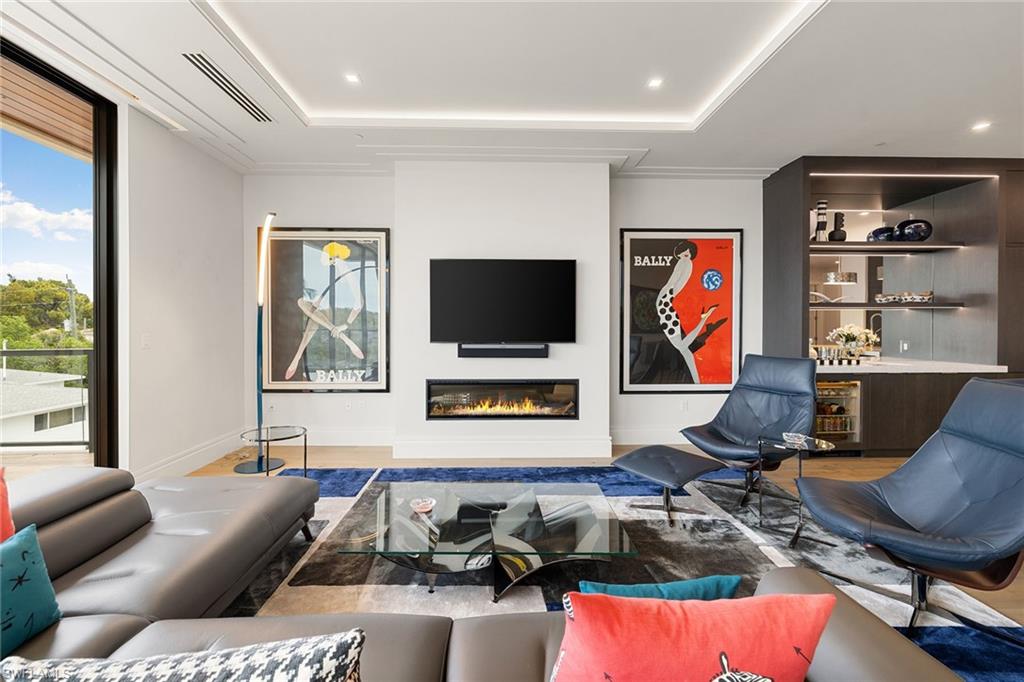 OLDE NAPLES - Residential