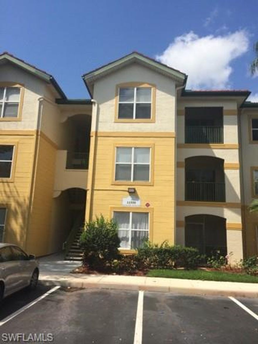INVESTOR SPECIAL AT THIS LOWEST PRICE 2 BEDROOM CONDO! DON'T MISS THIS BARGAIN! NEEDS TLC! GREAT LOCATION CLOSE TO EVERYTHING INCLUDING PUBLIX, AIRPORT, BOSTON REDSOX STADIUM, ETC..