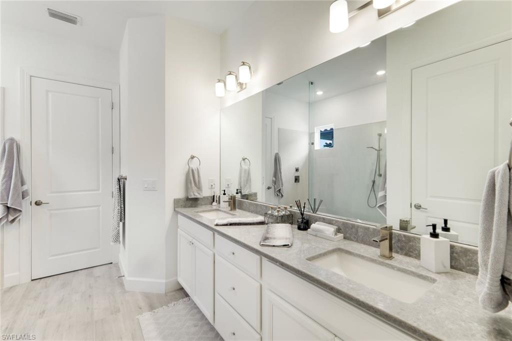 ESPLANADE LAKE CLUB - Residential