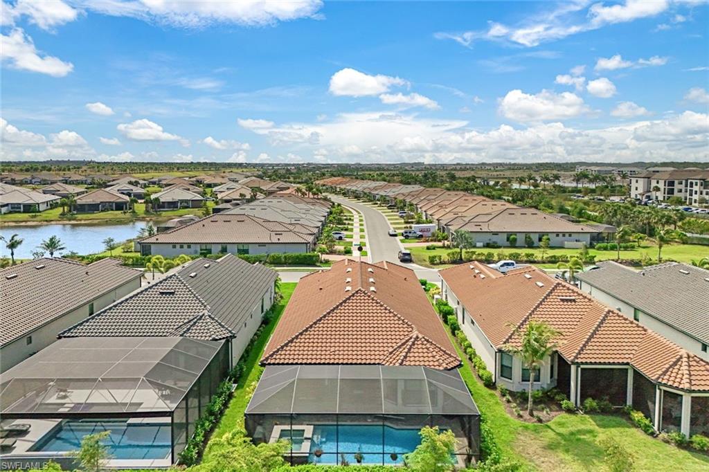 ESPLANADE LAKE CLUB - Residential