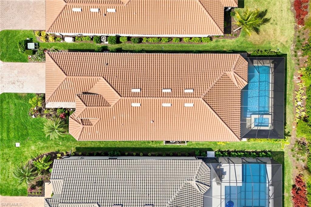 ESPLANADE LAKE CLUB - Residential