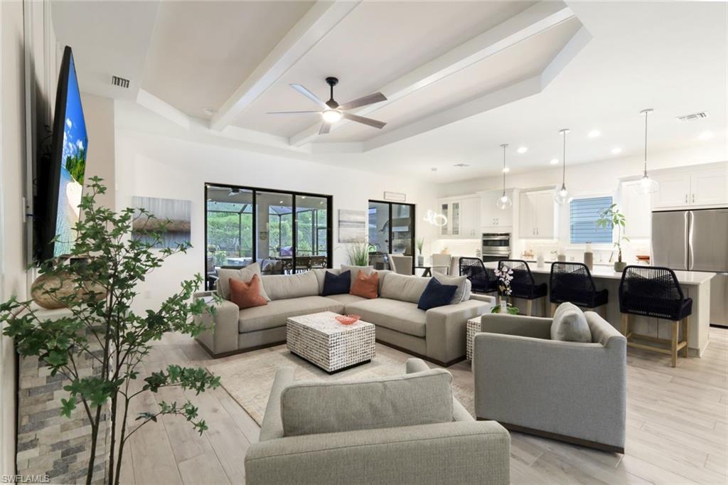 ESPLANADE LAKE CLUB - Residential