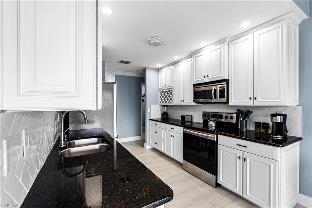 CAPE CORAL - Residential Lease