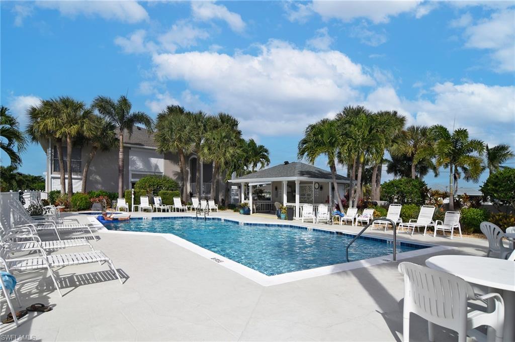 MOORINGS OF CAPE CORAL CONDO PHASE 1 - Residential