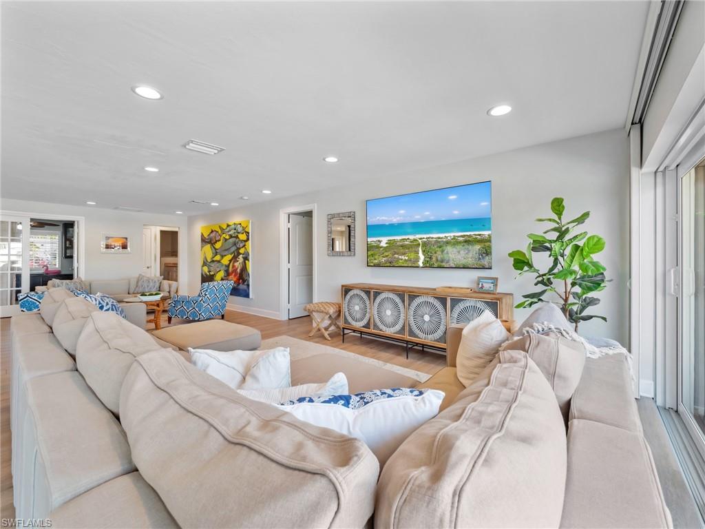 TOWN AND RIVER - Residential