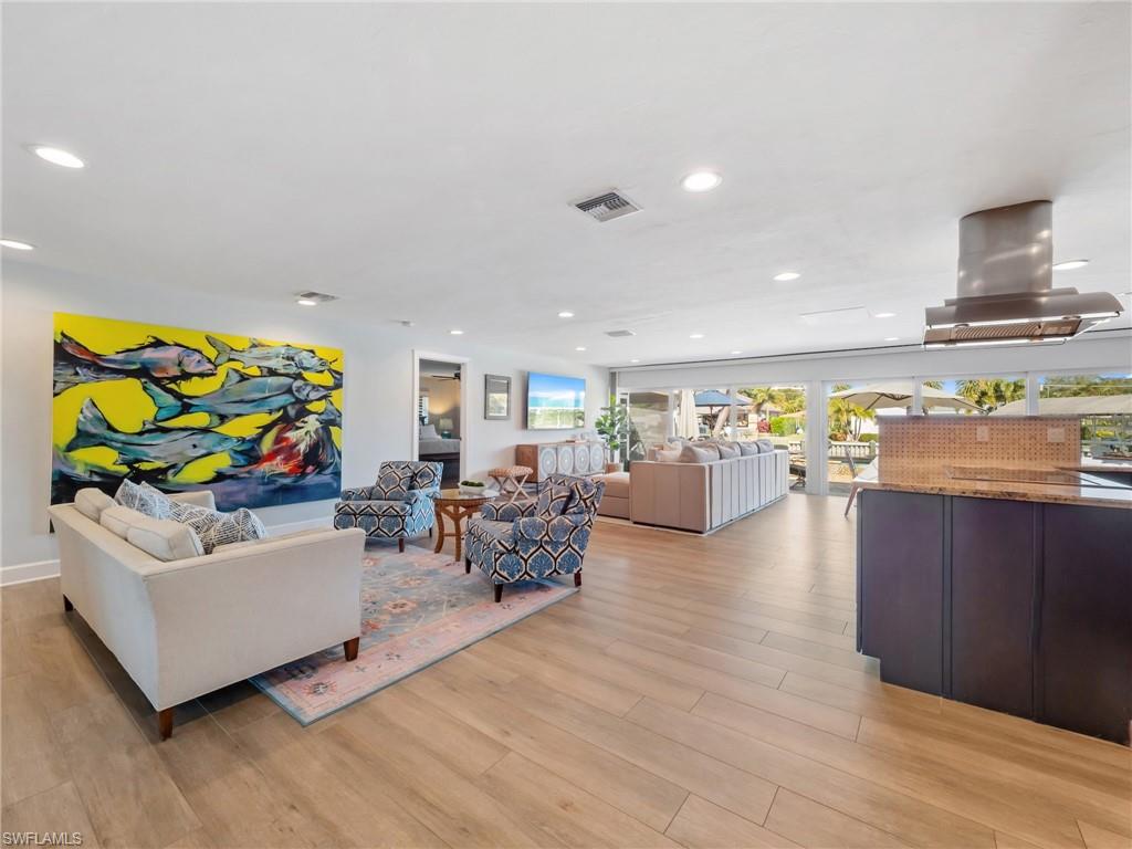 TOWN AND RIVER - Residential