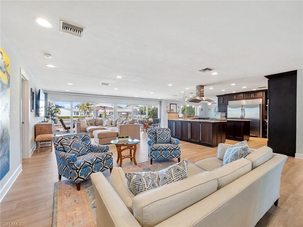 TOWN AND RIVER - Residential