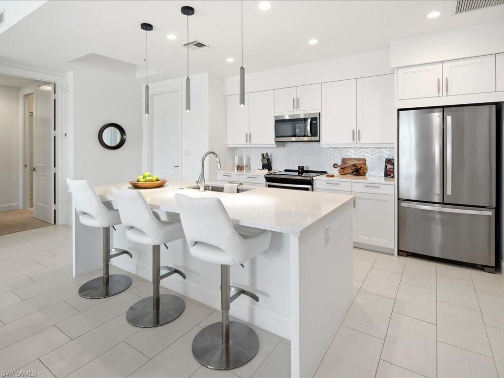 ELEVEN ELEVEN CENTRAL - Residential