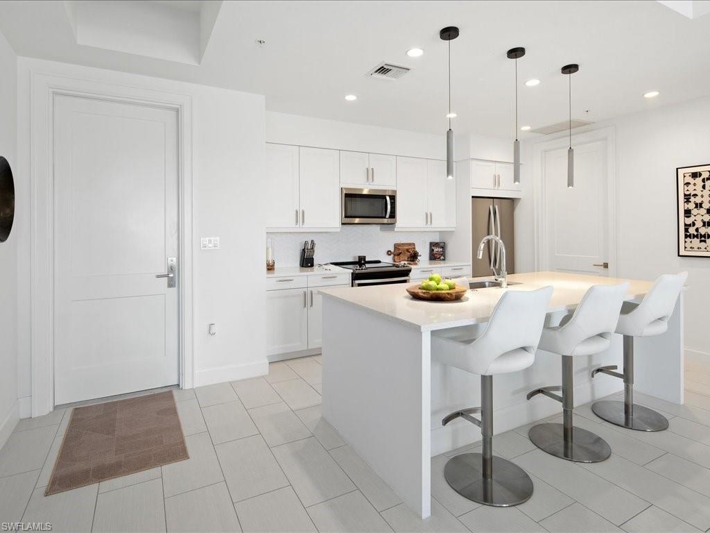 ELEVEN ELEVEN CENTRAL - Residential