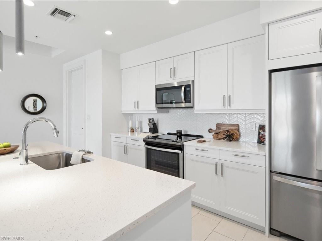 ELEVEN ELEVEN CENTRAL - Residential