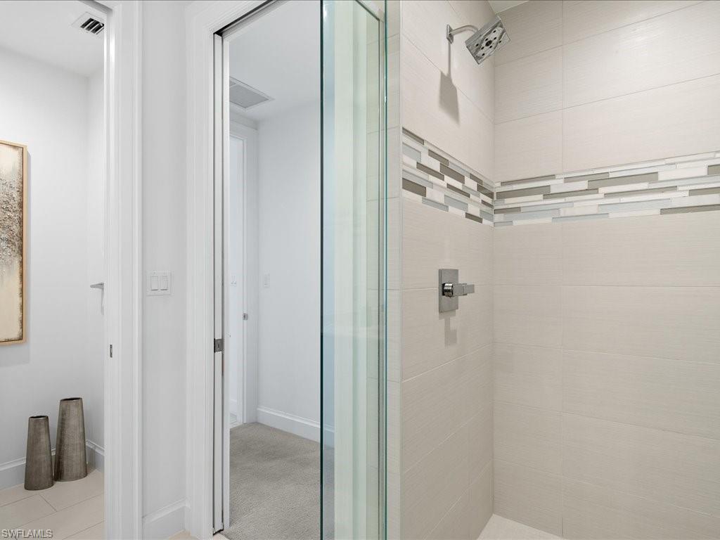 ELEVEN ELEVEN CENTRAL - Residential