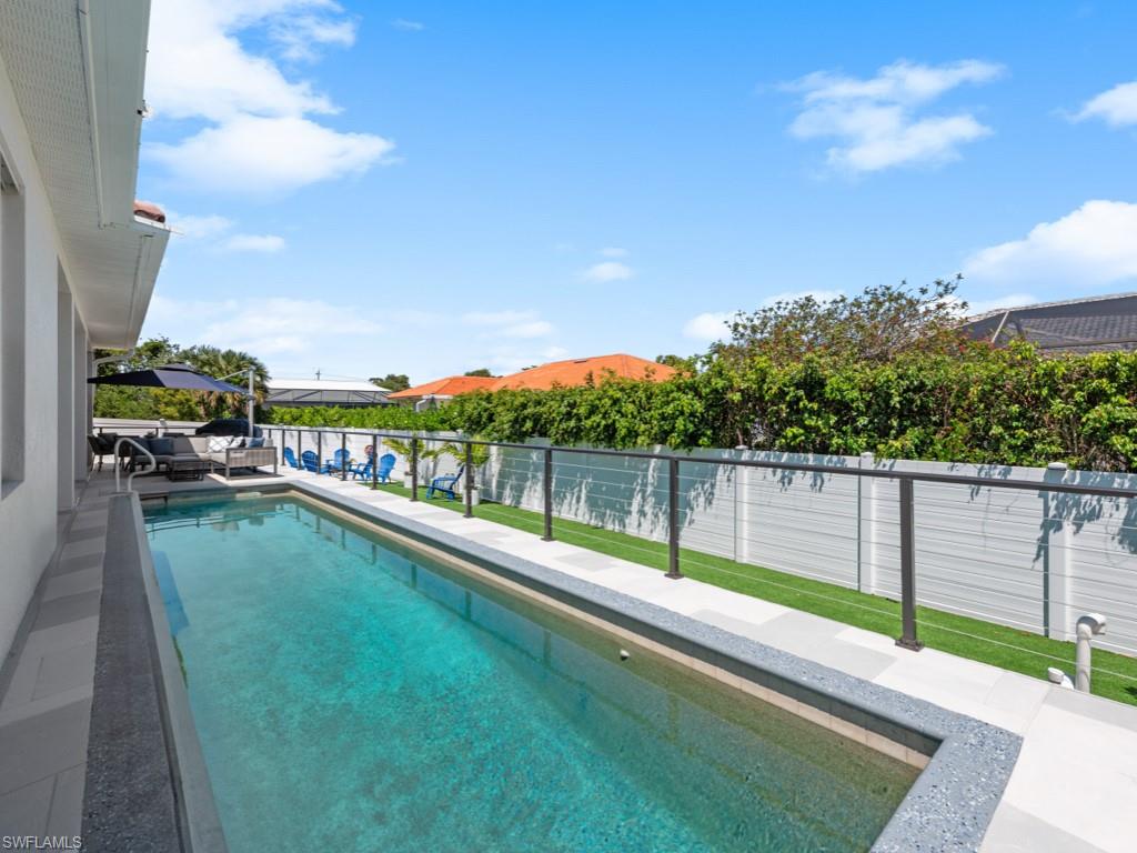 MARCO BEACH - Residential