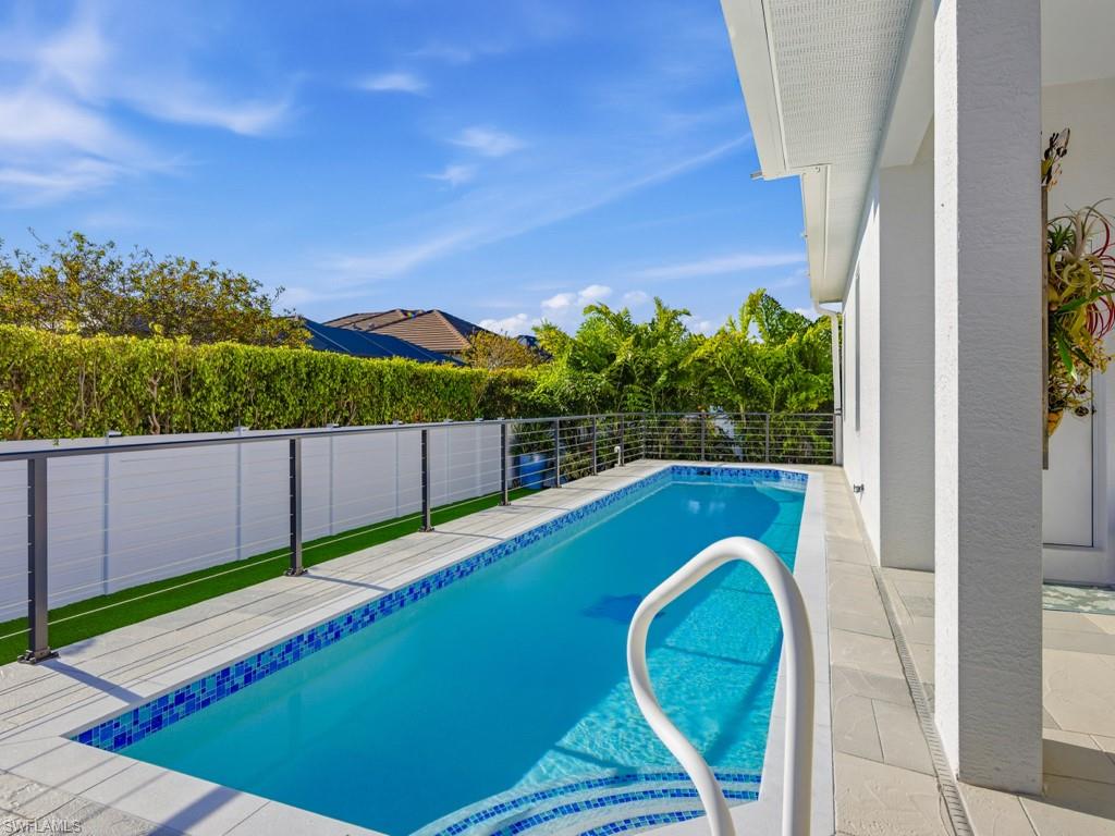 MARCO BEACH - Residential