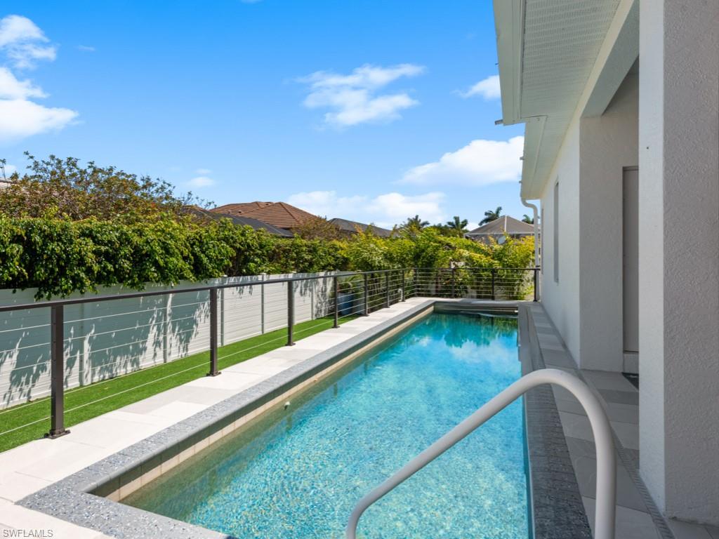 MARCO BEACH - Residential