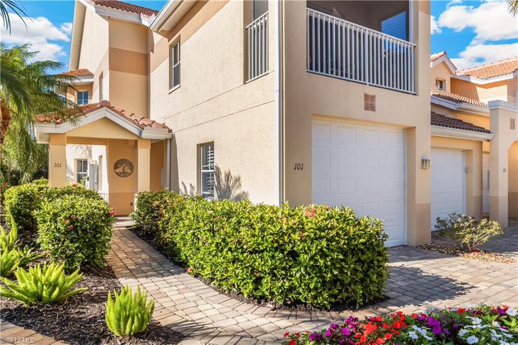 CARRIAGE HOMES AT WOODS EDGE - Residential