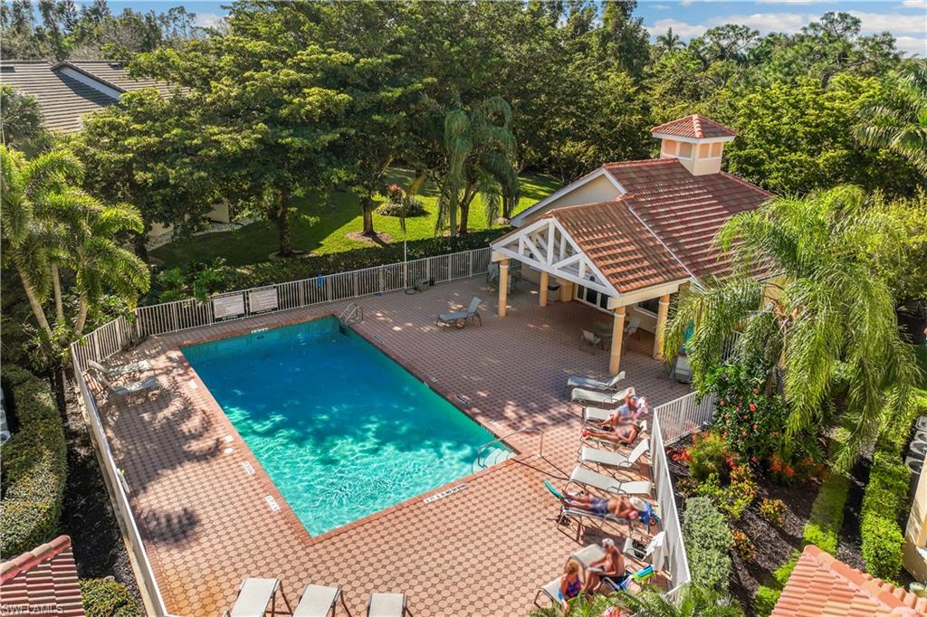 CARRIAGE HOMES AT WOODS EDGE - Residential