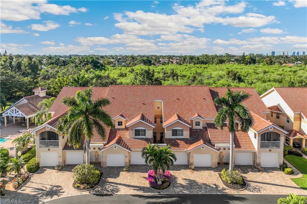 CARRIAGE HOMES AT WOODS EDGE - Residential