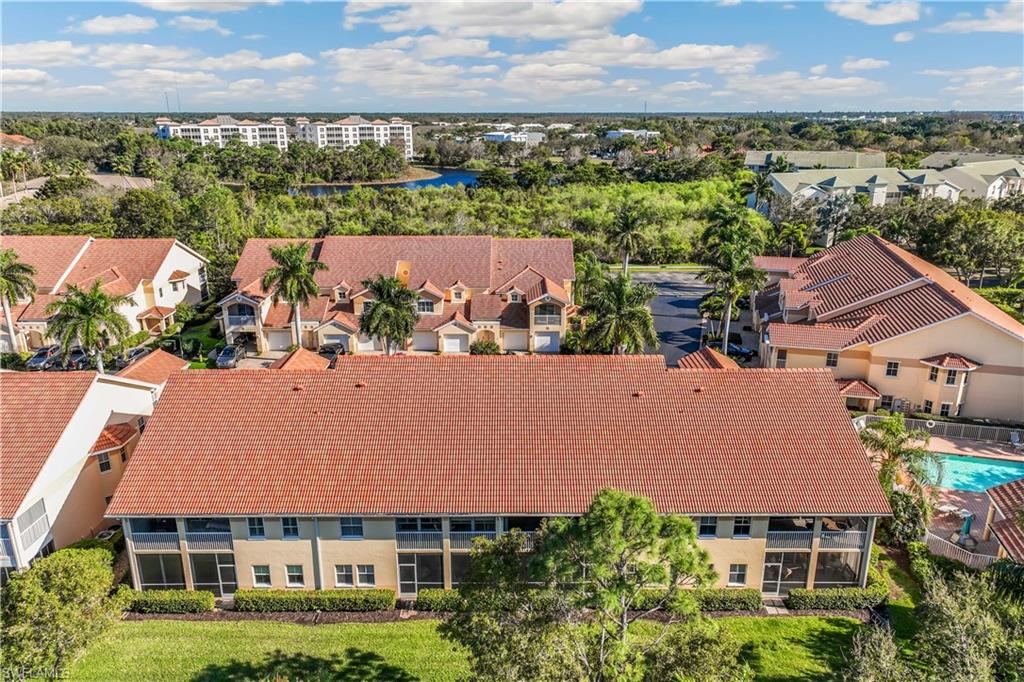 CARRIAGE HOMES AT WOODS EDGE - Residential