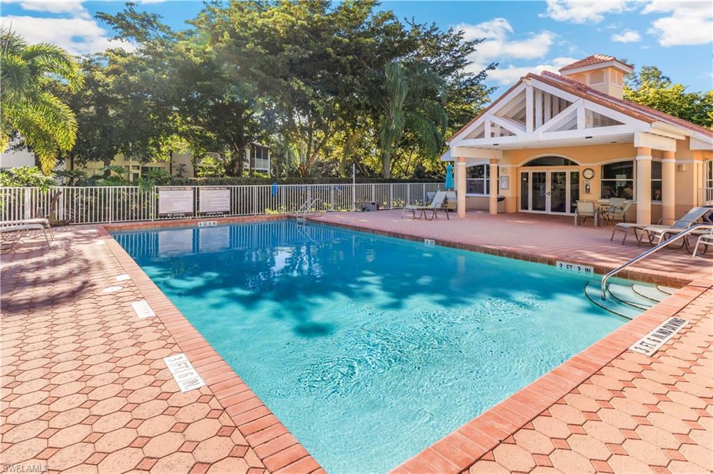 CARRIAGE HOMES AT WOODS EDGE - Residential