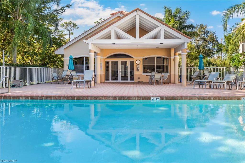 CARRIAGE HOMES AT WOODS EDGE - Residential