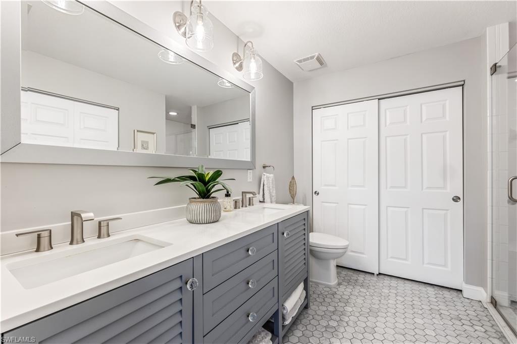 CARRIAGE HOMES AT WOODS EDGE - Residential