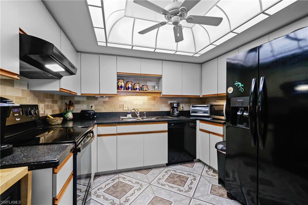 SAN CARLOS PARK - Residential