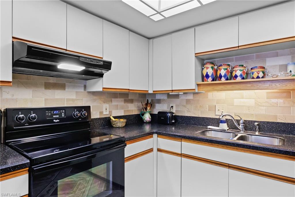 SAN CARLOS PARK - Residential