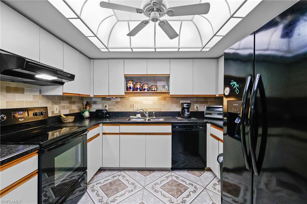 SAN CARLOS PARK - Residential