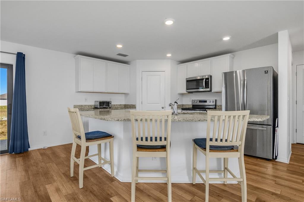 MIRROR LAKES - Residential Lease