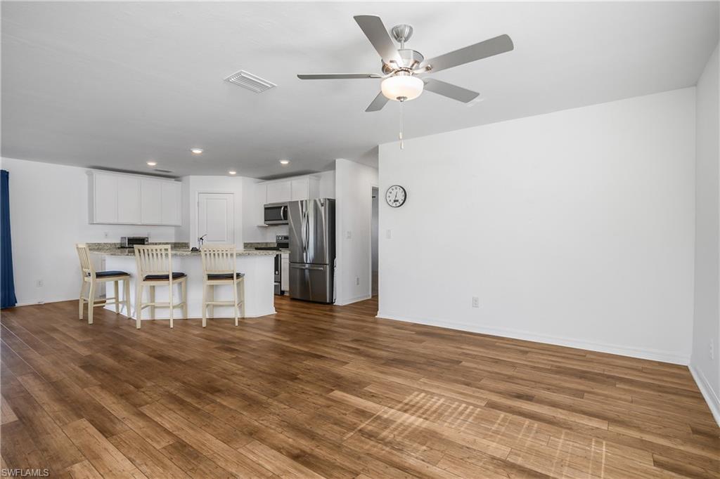 MIRROR LAKES - Residential Lease