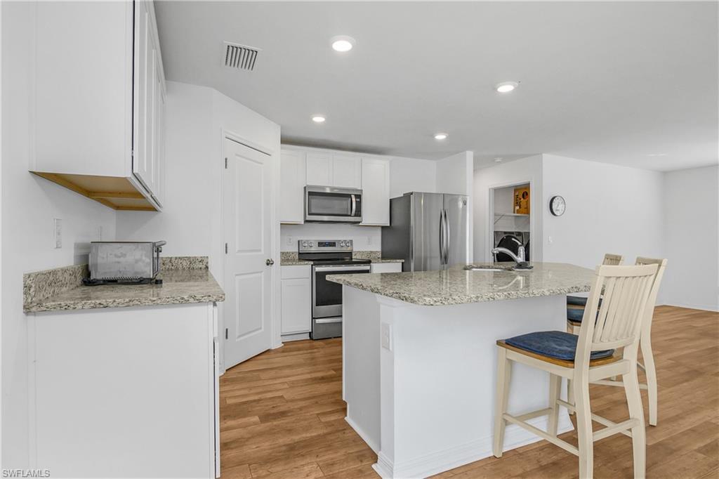 MIRROR LAKES - Residential Lease