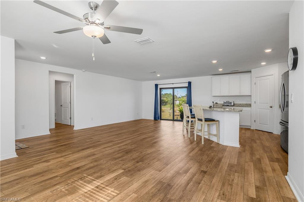 MIRROR LAKES - Residential Lease