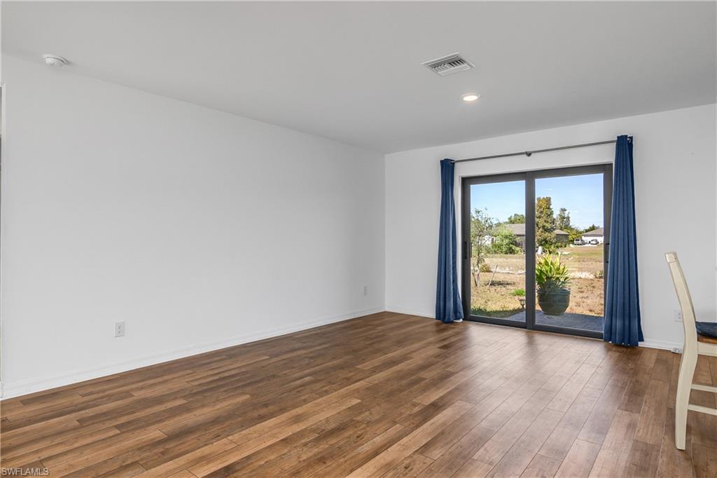 MIRROR LAKES - Residential Lease